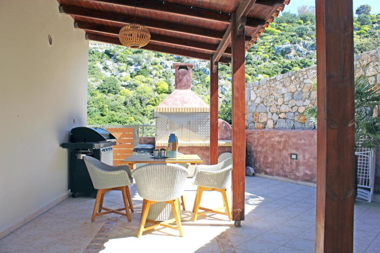 פלאקה Villa Almy מראה חיצוני תמונה